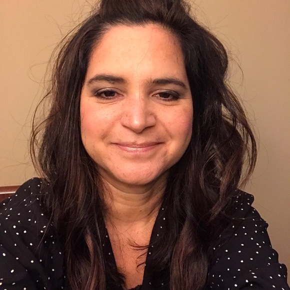 Meet your Posher, Gabriela - Picture 2 of 2